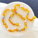 Kız Erkek, İnci Detaylı, Yassı Kesim Baltık Kehribar Kolye, Sertifikalı (ipek-349)