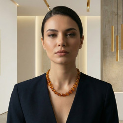 Baltık Damla Kehribar Kolye — Süzme Arpa Kesim Karamel, Özel İşçilikli, Sertifikalı (ipek-535)